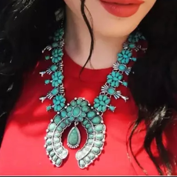 🔥 RESTOCKED! 🔥 Vintage Style Squash Blossom Statement Necklace - Picture 4 of 14